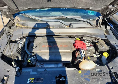 2019 Jeep Compass Latitude z USA, uszkodzony, nr VIN 3C4NJDBB0KT647352